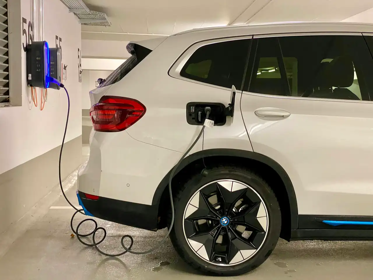 EV charger rebates and incentives for Bay Area homeowners and businesses